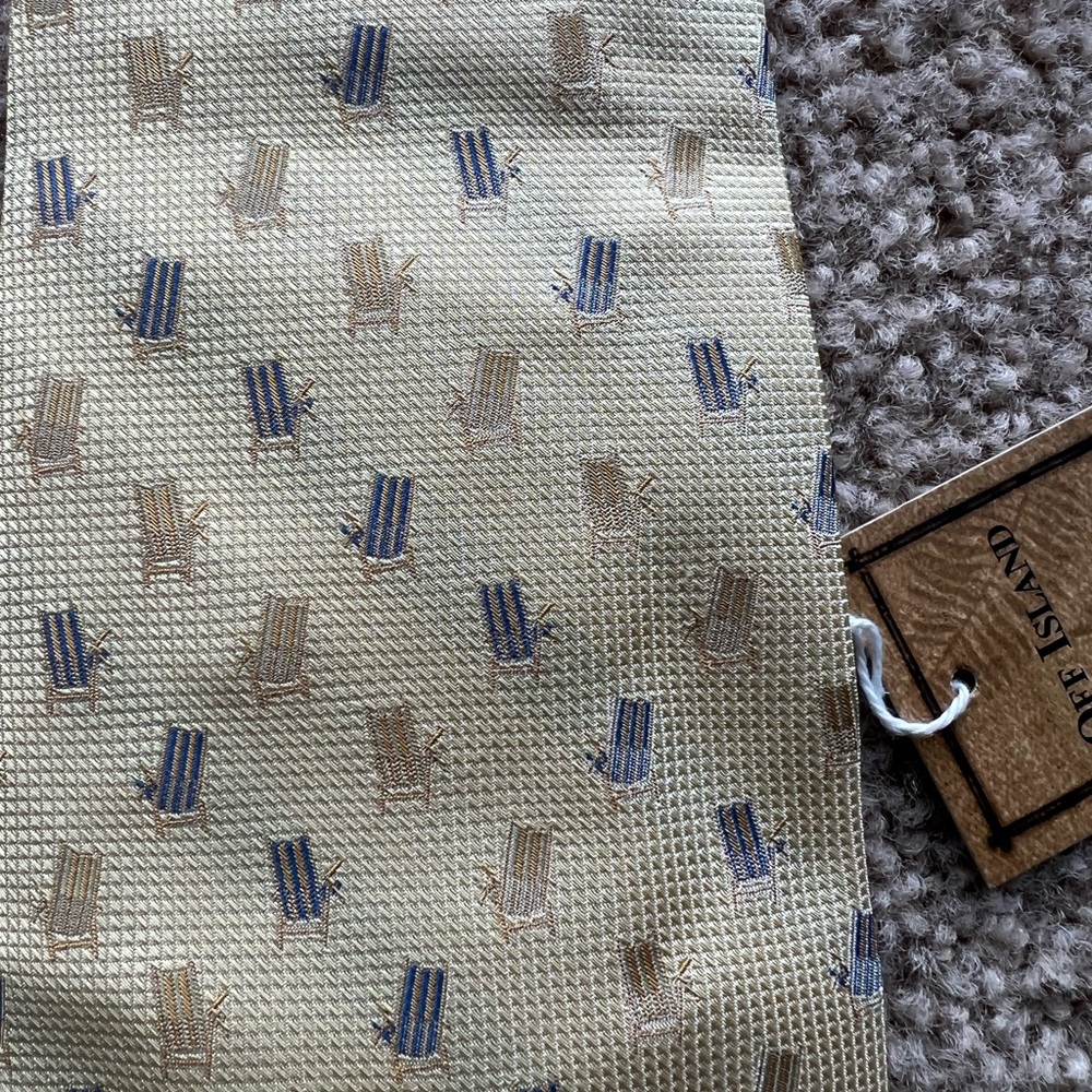 NWT Tommy Bahama Tie beach chairs Off White bkgrnd Navy/Beige. Silk. Neutral.